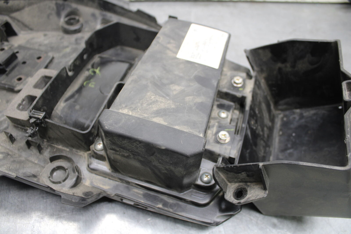 18-24 KAWASAKI NINJA 650 REAR BACK TAIL UNDERTAIL BATTERY TRAY PLASTIC BB725