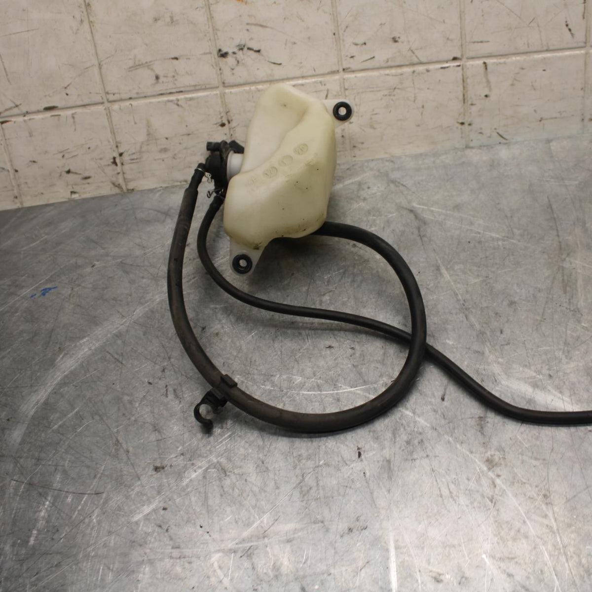 2013 Yamaha YZF R1 COOLANT WATER TANK RESERVOIR BOTTLE 14B-2172W-00-00  BB507