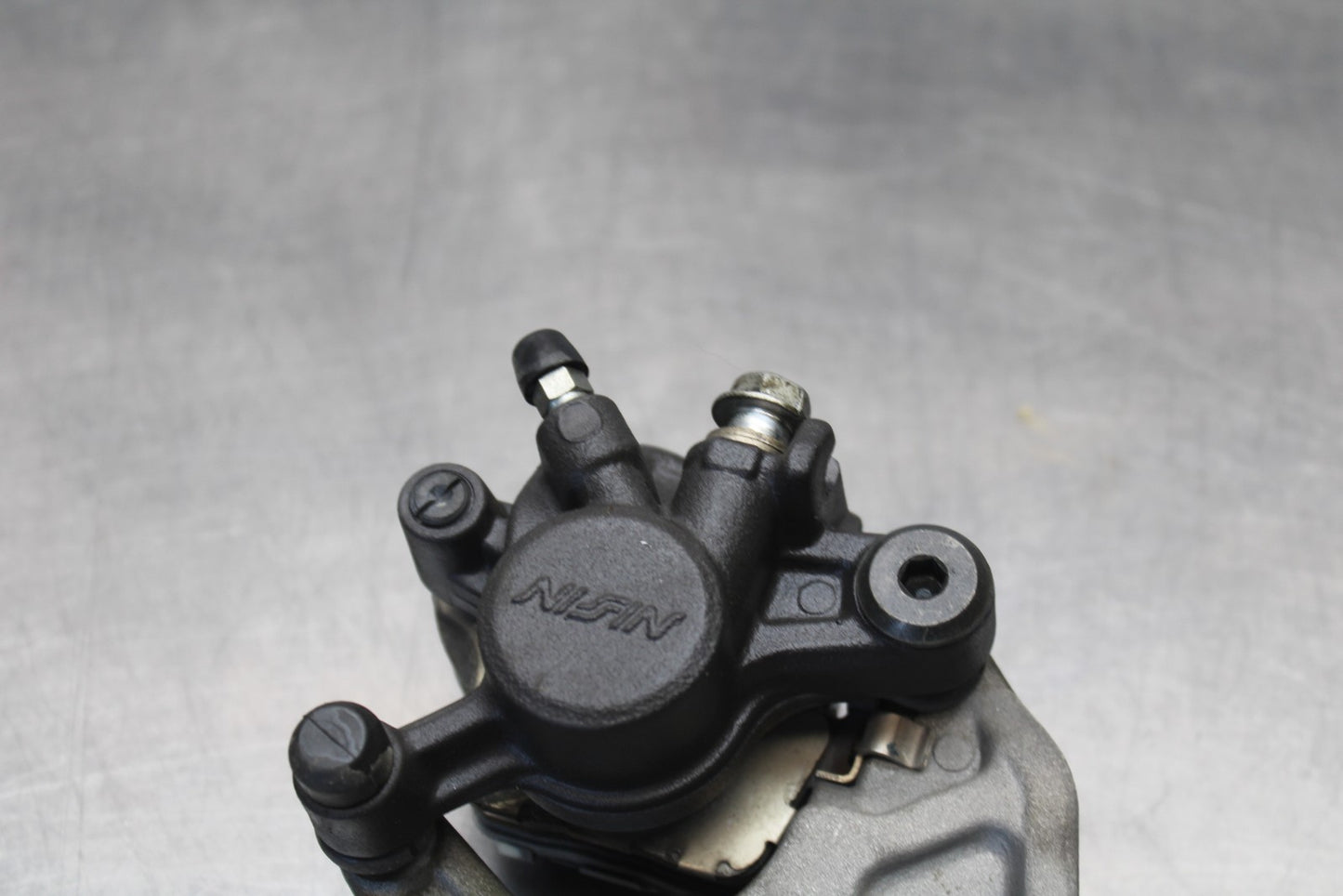11-22 SUZUKI GSXR 600  REAR BACK BRAKE CALIPER W MOUNT BRACKET BB193