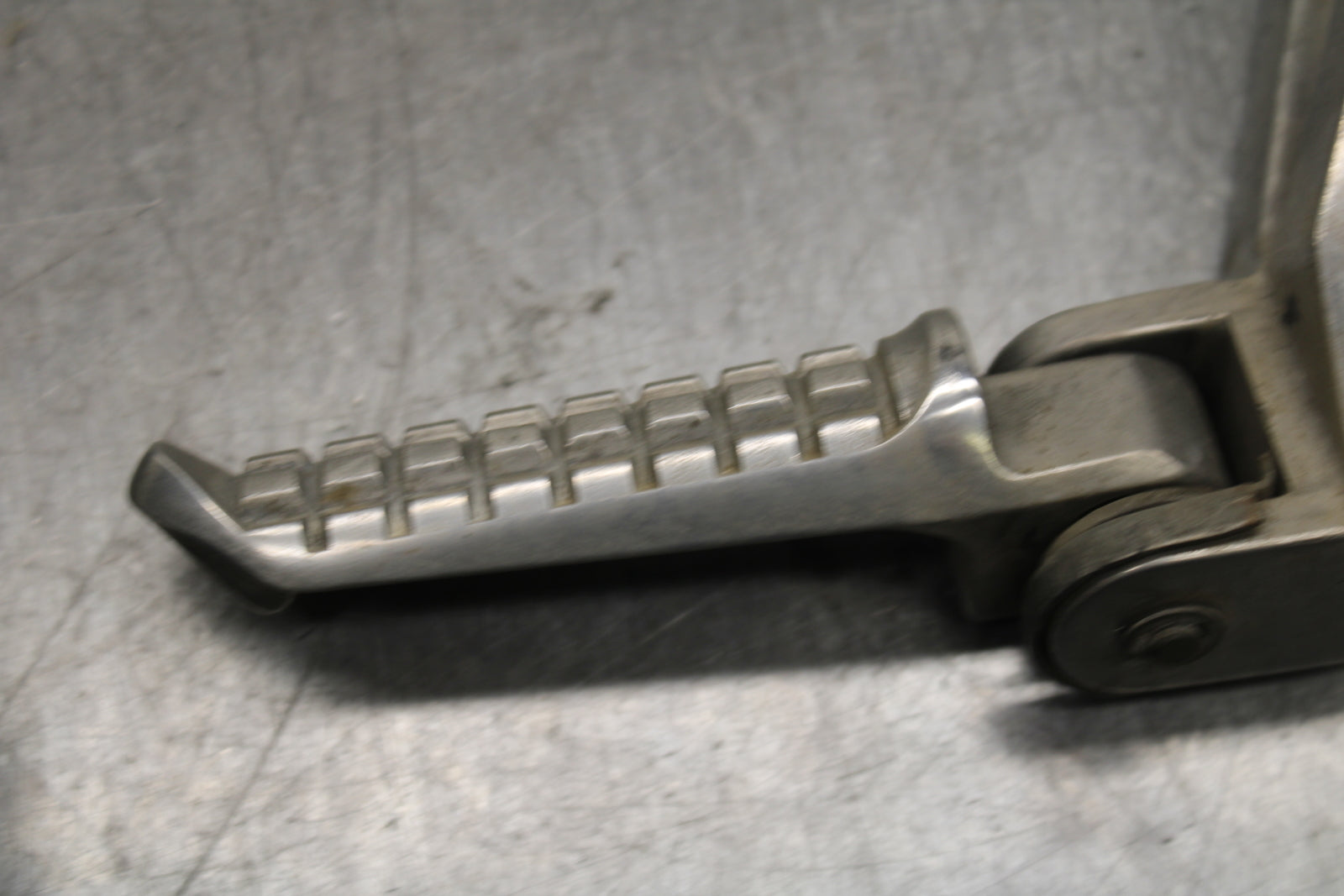 93-94 KAWASAKI NINJA ZX7R REAR BACK PASSENGER PEG SET PAIR BB122