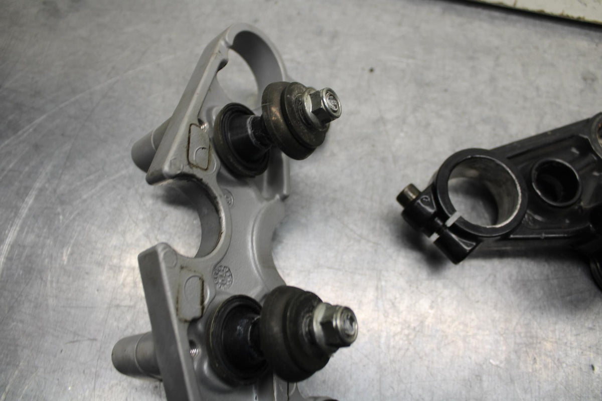 04-09 SUZUKI GS 500 FH GS500F FORKS UPPER TRIPLE TREE CLAMPS  BB97