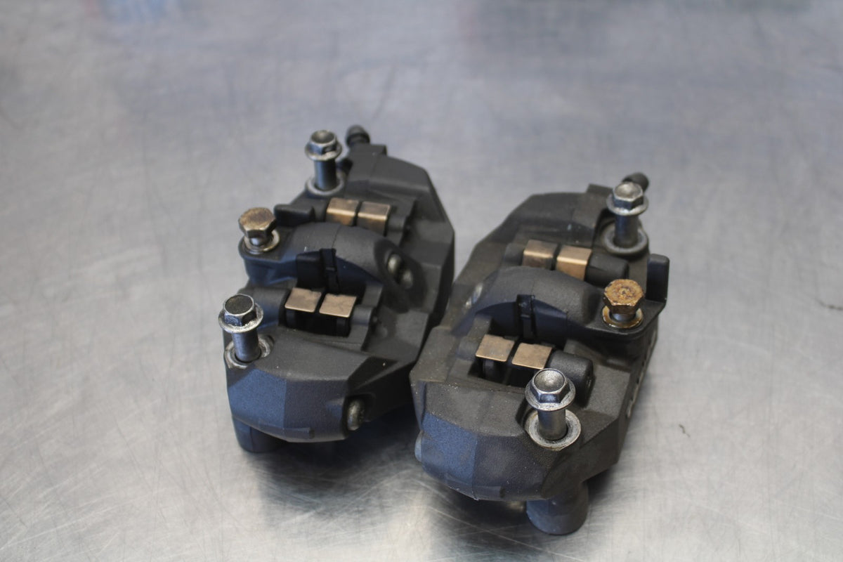 06-07 SUZUKI GSXR 600 RIGHT LEFT FRONT BRAKE CALIPER SET PAIR CALIPERS BB863