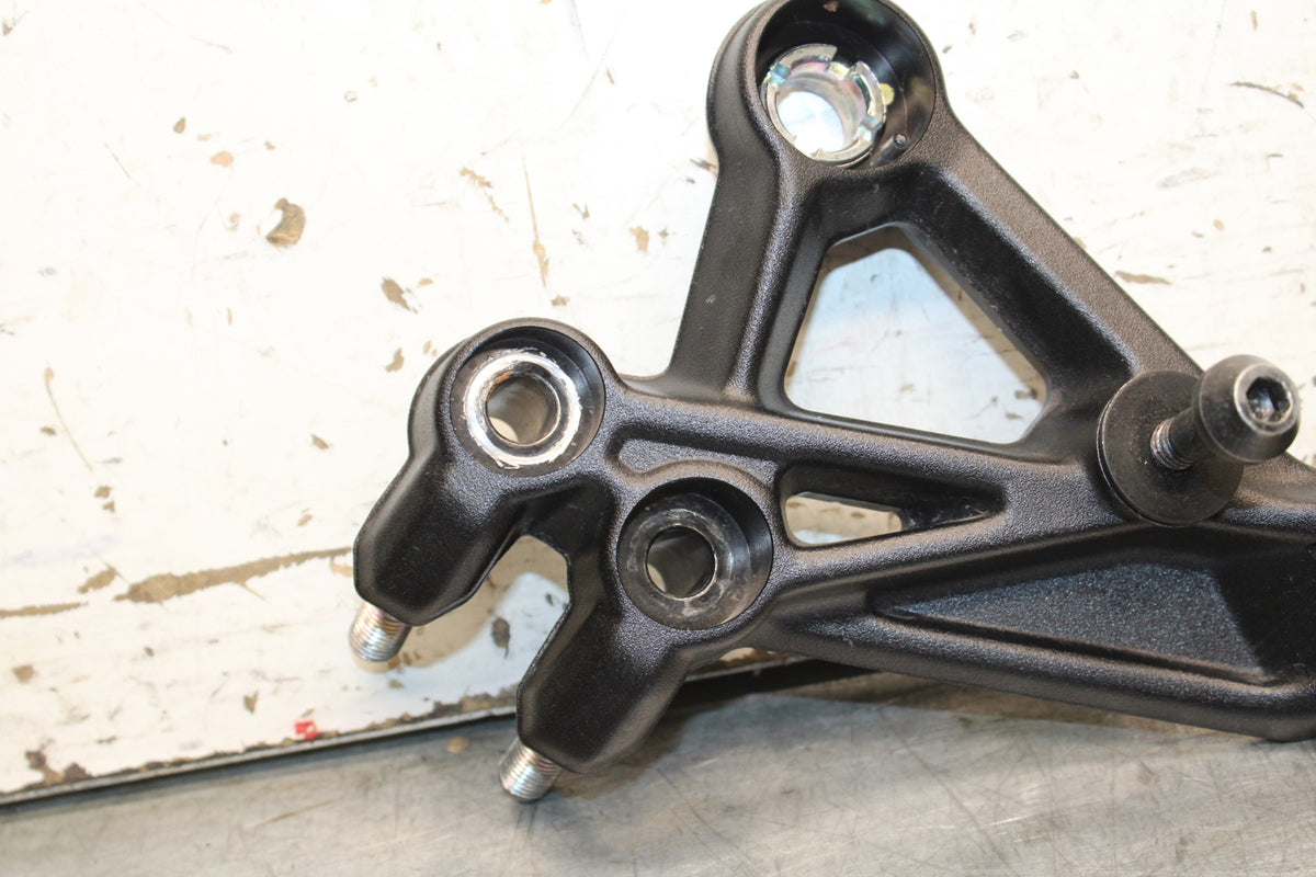 17-24 KTM 390 DUKE LEFT REARSET REAR SET DRIVER FOOT PEG REST STOP BB734