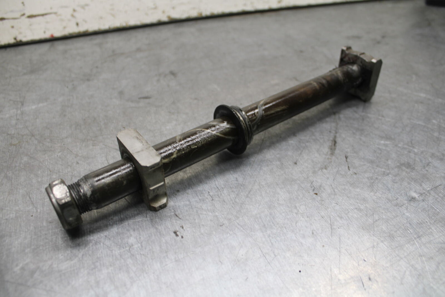 05-06 HONDA CBR600RR REAR AXLE BACK WHEEL RIM PIVOT BOLT AXEL BB727