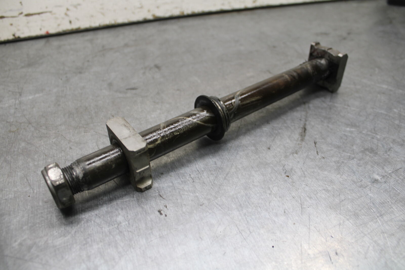 05-06 HONDA CBR600RR REAR AXLE BACK WHEEL RIM PIVOT BOLT AXEL BB727