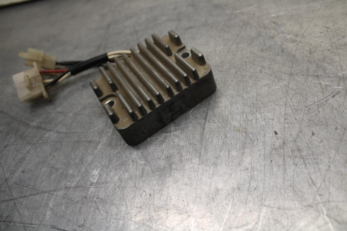 1979 Yamaha XS1100 RECTIFIER VOLTAGE REGULATOR 1T4-81960-A0-00 BB572