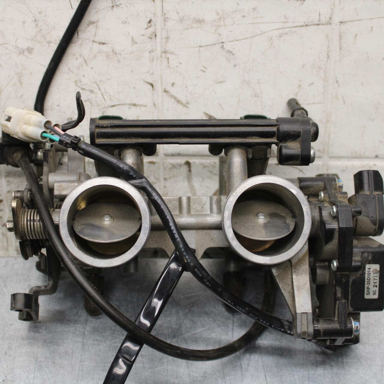 2014 Kawasaki Ninja 650 EX650E MAIN FUEL INJECTORS / THROTTLE BODIES BB569