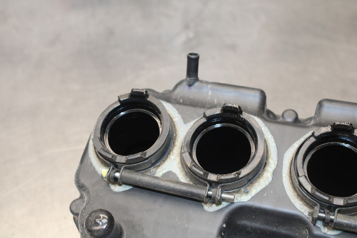 23-26 KAWASAKI NINJA ZX4RR AIRBOX AIR INTAKE FILTER BOX BB898