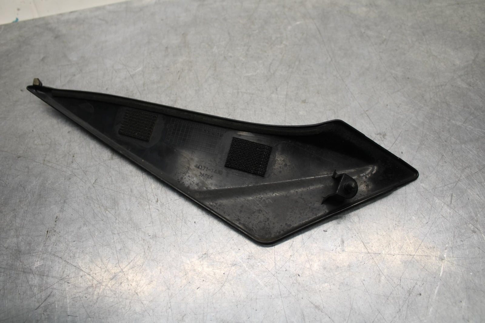 11-23 SUZUKI GSXR 600 RIGHT INNER FAIRING COWL PANEL TRIM OEM BB582