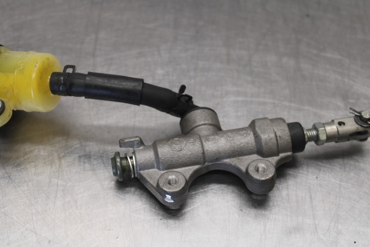 08-16 YAMAHA YZF R6 REAR BACK BRAKE MASTER CYLINDER W RESERVOIR BB929