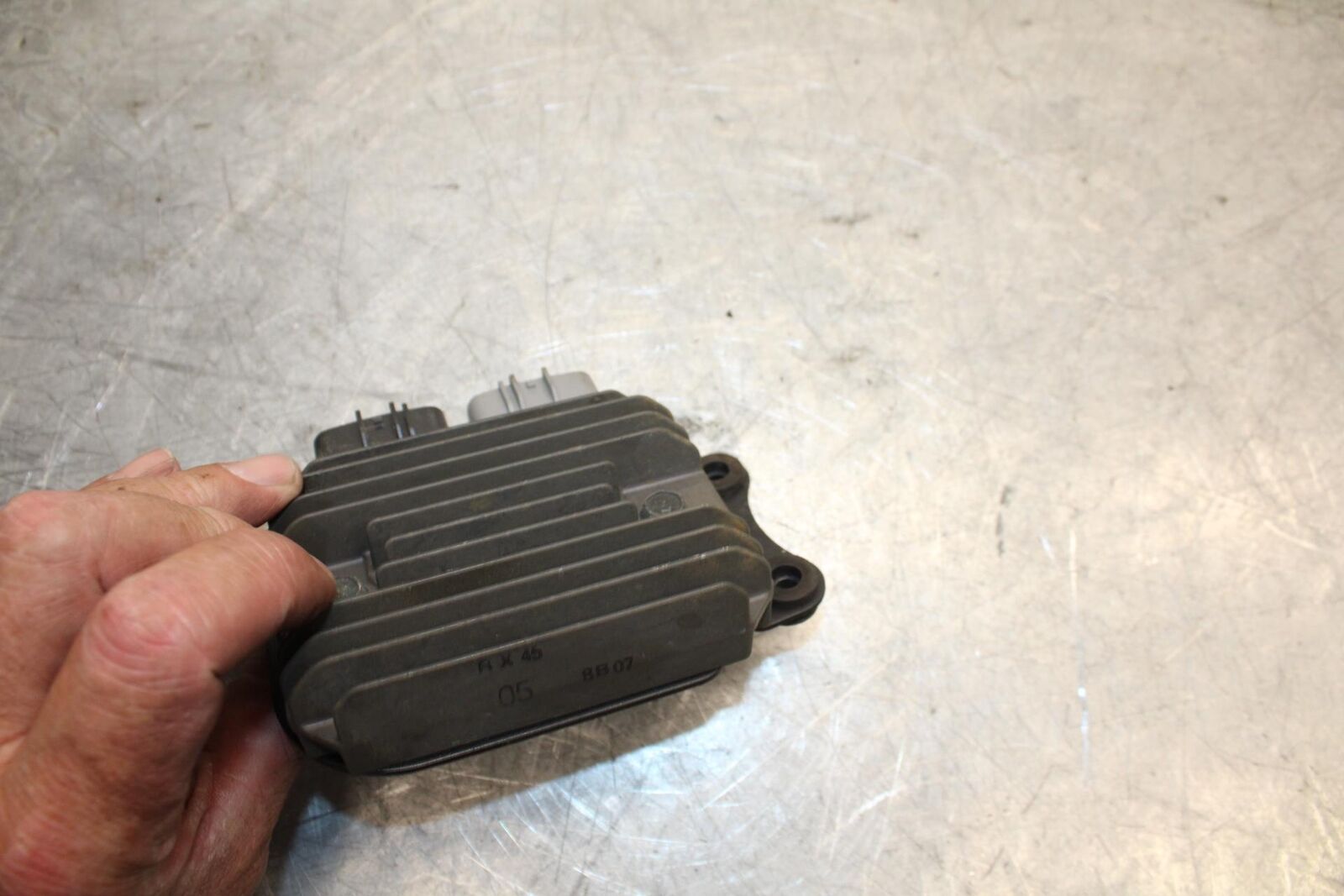 2008 Kawasaki Ninja ZX10R ZX1000E RECTIFIER VOLTAGE REGULATOR 21066-0731 BB524