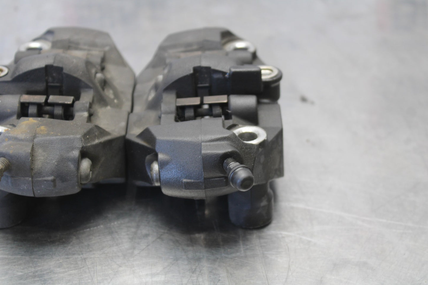 06-07 SUZUKI GSXR 600 RIGHT LEFT FRONT BRAKE CALIPER SET PAIR CALIPERS BB170