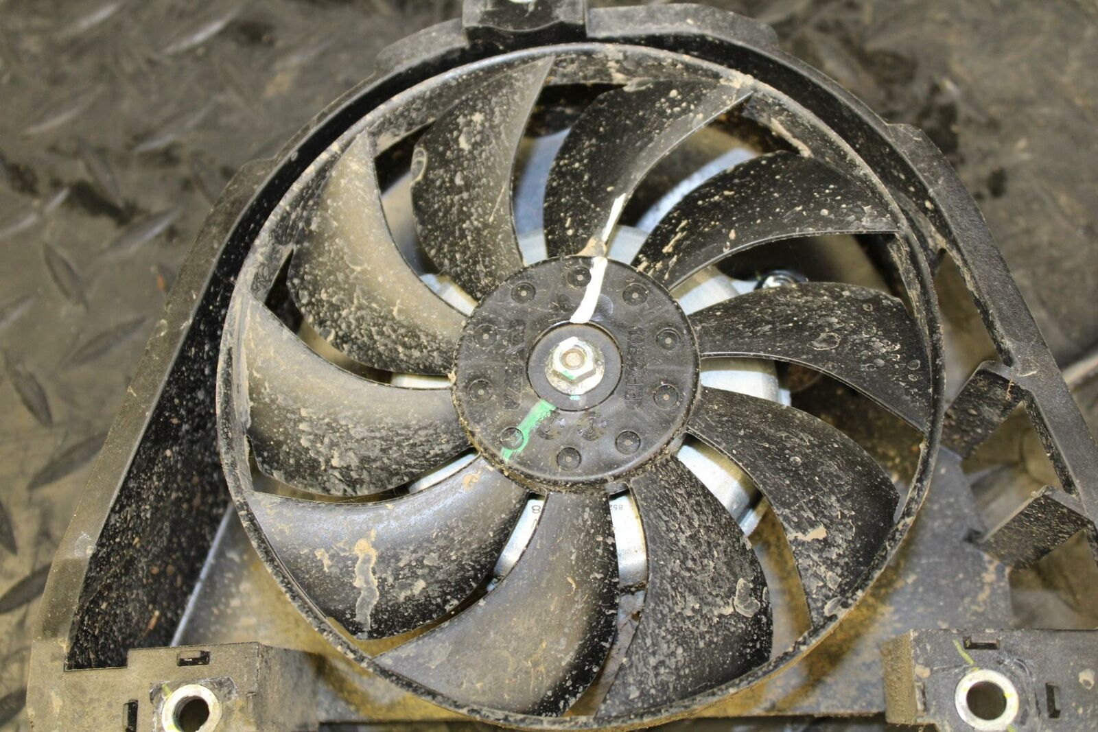 19 YAMAHA YZF R3 ENGINE RADIATOR COOLING FAN BB177