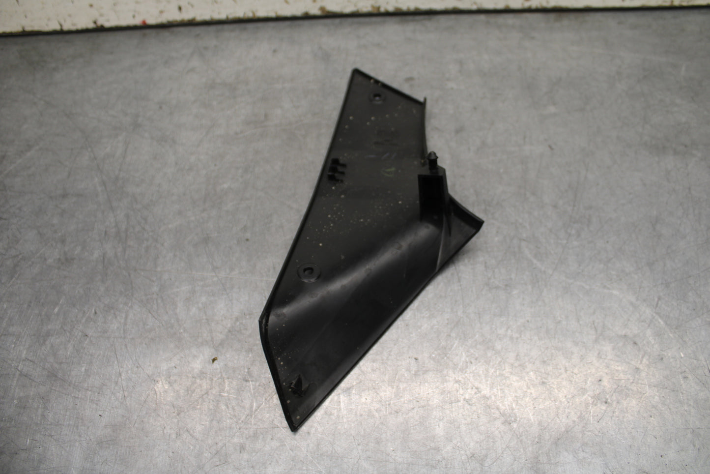 24 KAWASAKI NINJA 500 ABS RIGHT FRONT DUCT COVER PANEL COWL BB730