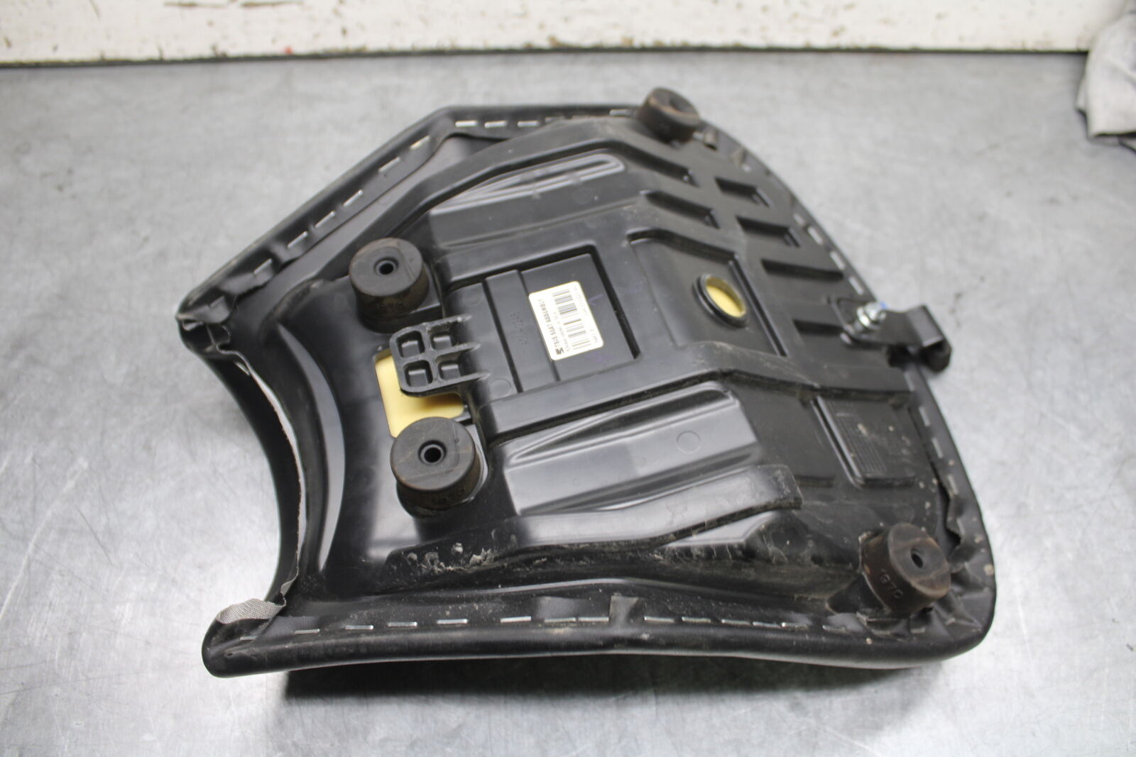 18-24 KAWASAKI NINJA 650 FRONT DRIVERS SEAT PAD SADDLE PILLION BB725