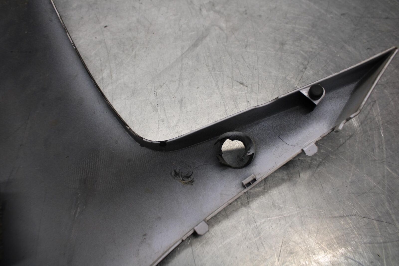 15-21 SUZUKI GSXR600 RIGHT MID UPPER SIDE FAIRING COWL PLASTIC BB437