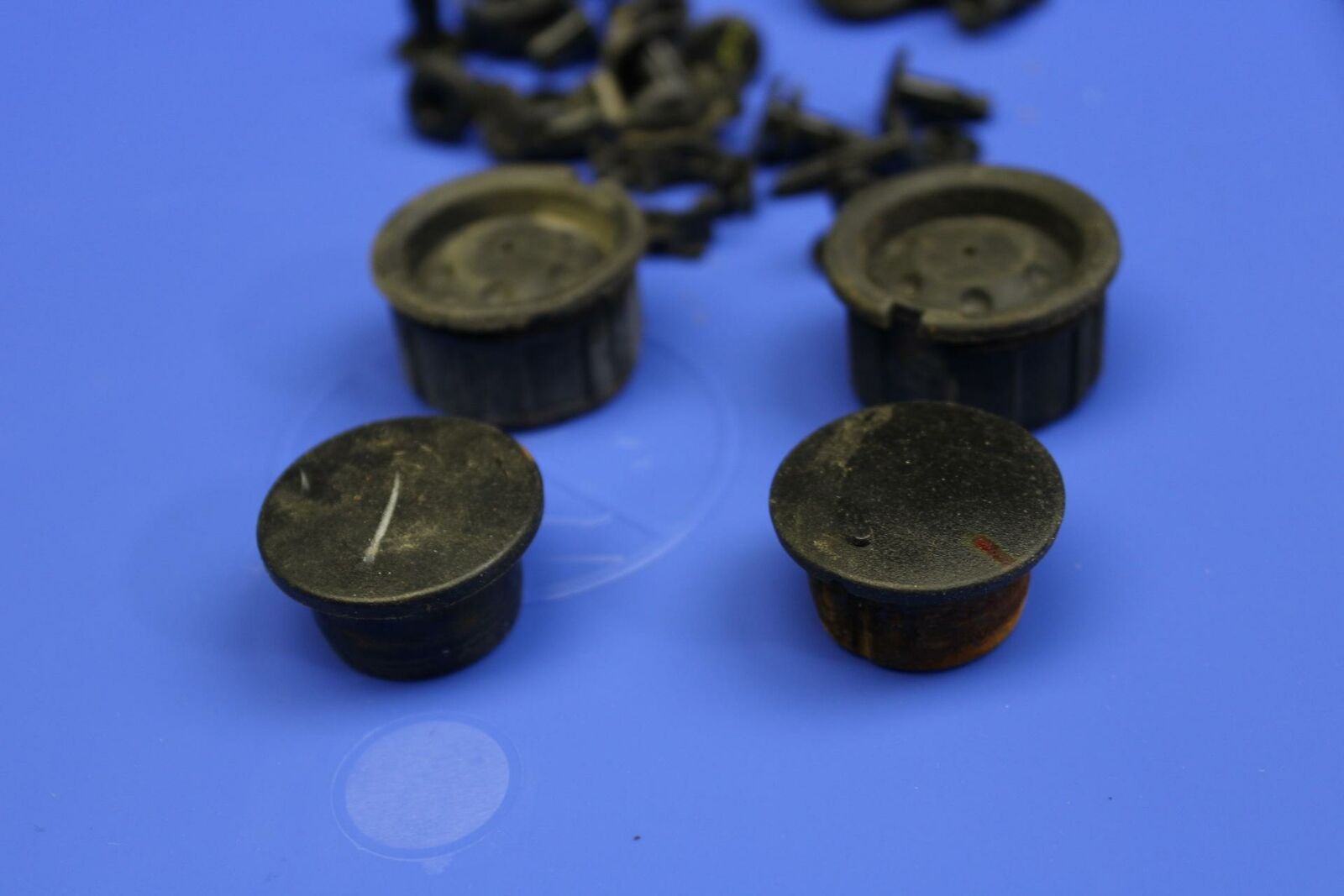19 YAMAHA YZF R3 REAR BACK SWINGARM BOLT CAPS SCREW CAPS WIRE CLIPS  BB177