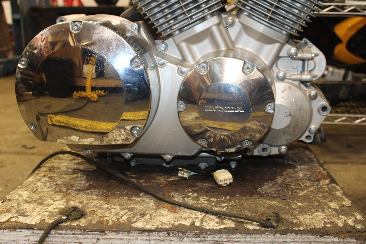 07 HONDA VTX1300R ENGINE MOTOR BB825