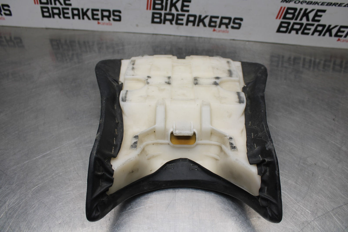05 YAMAHA YZF R6 FRONT DRIVERS SEAT PAD SADDLE PILLION BB814