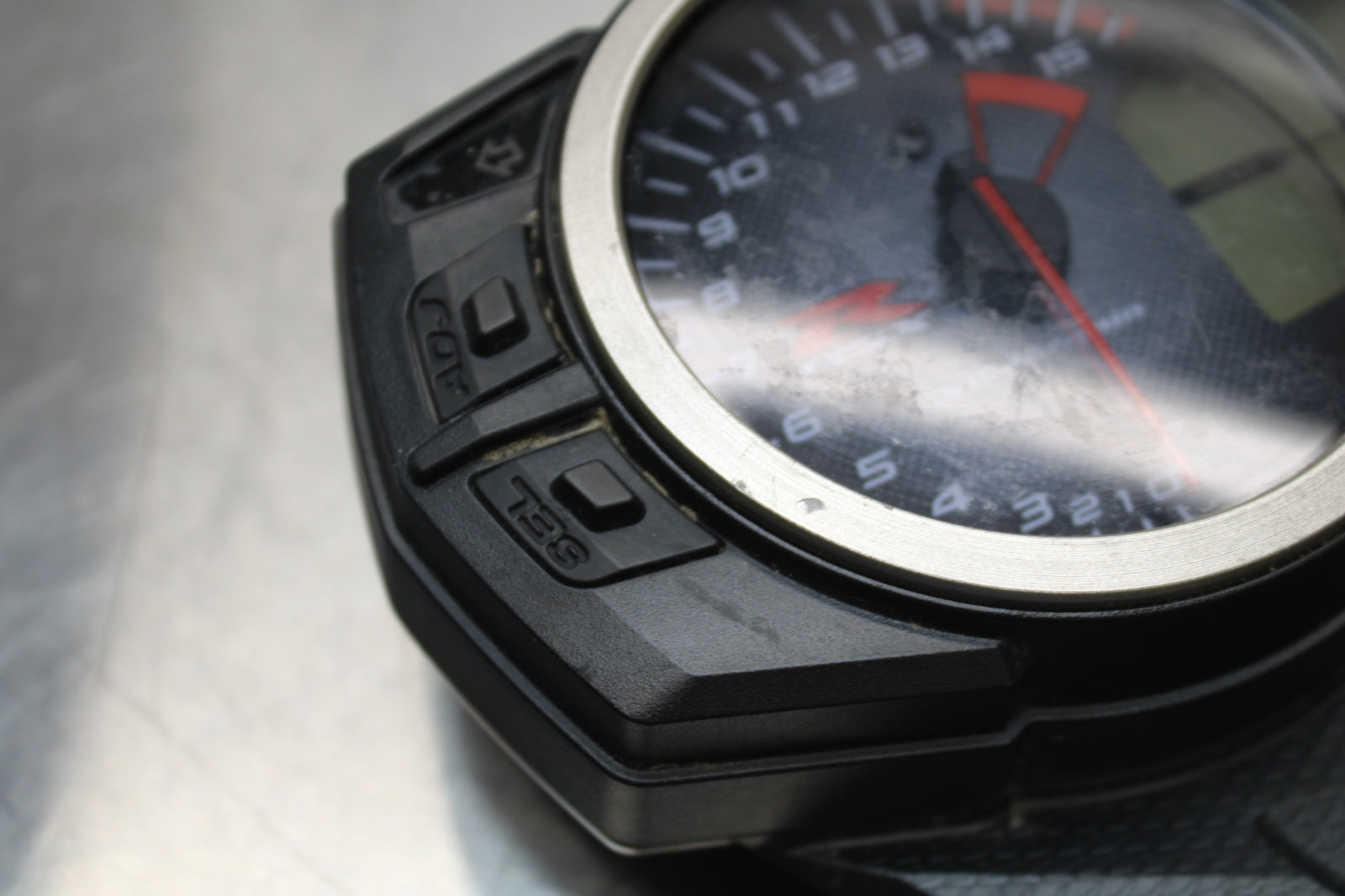 11 SUZUKI GSXR1000 SPEEDO TACH GAUGES CLUSTER SPEEDOMETER TACHOMETER BB142