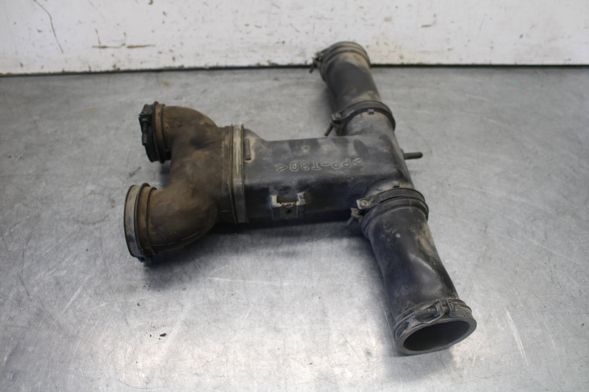 05-06 YAMAHA ROYAL STAR AIR INTAKE DUCT BB697
