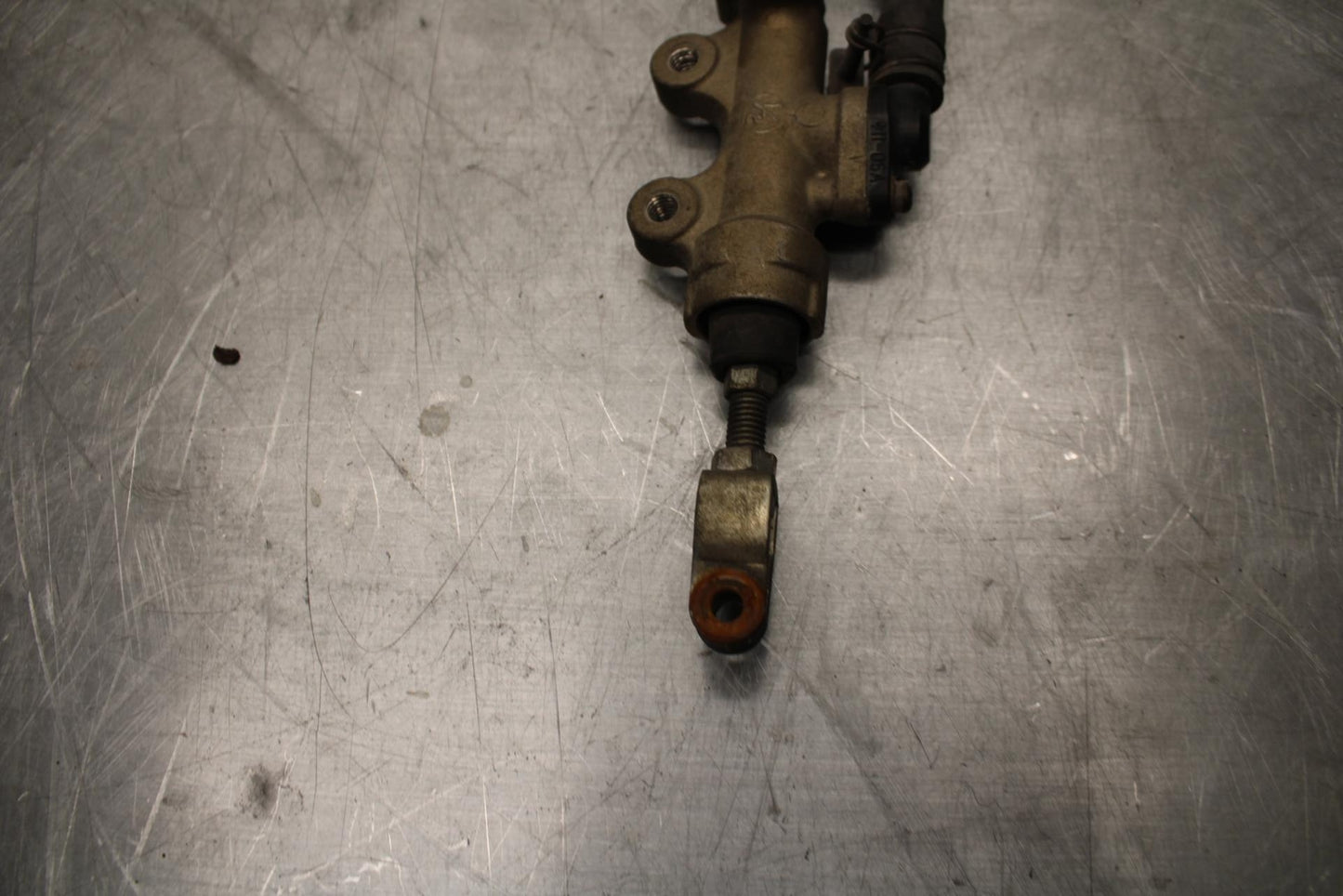 91-92 SUZUKI GSXR750 M  REAR BACK BRAKE MASTER CYLINDER W RESERVOIR BB493