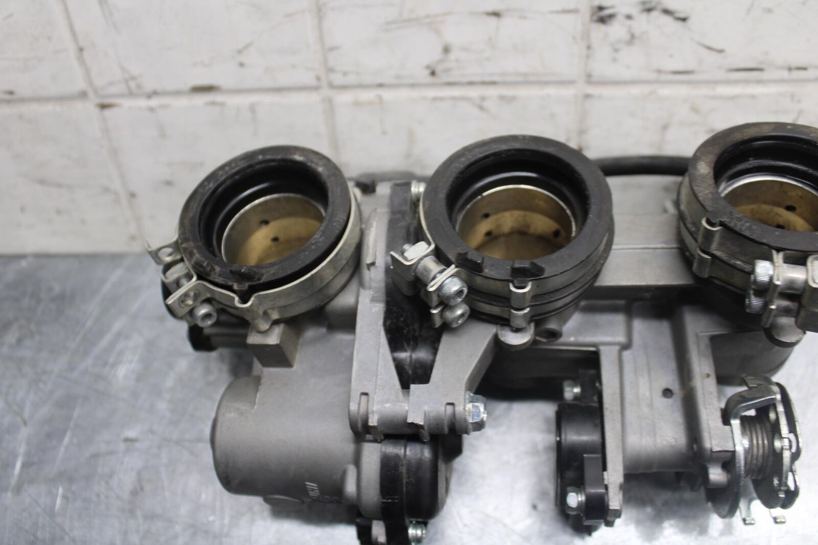 2016 Yamaha XSR900 ABS MAIN FUEL INJECTORS / THROTTLE BODIES BB516