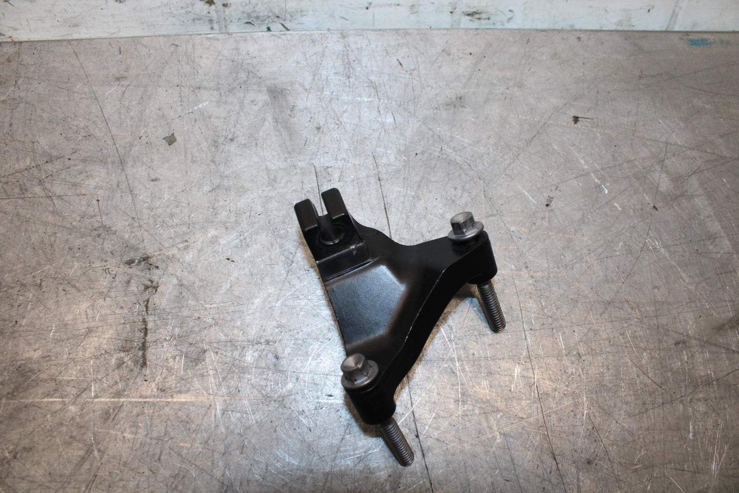 2009 Kawasaki Ninja ZX6R ZX600R CLUTCH CABLE HOLDER MOUNT STAY BRACKET BB44