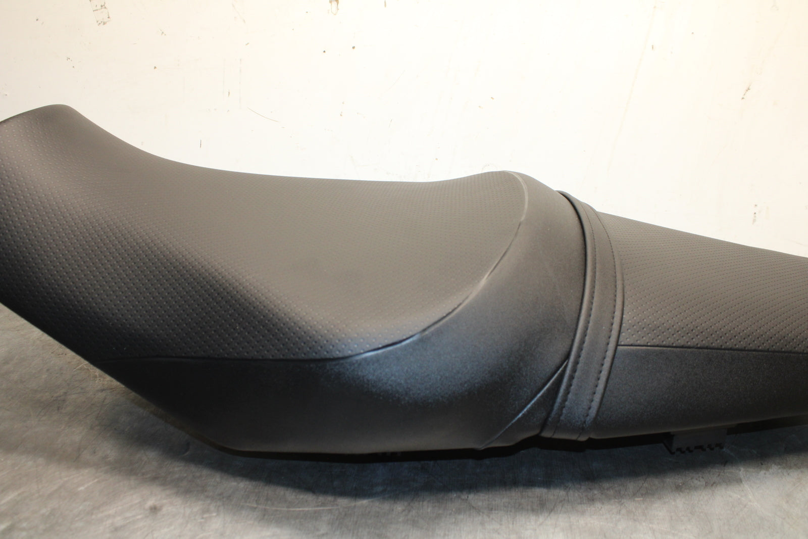 12-25 KAWASAKI NINJA ZX14R NEW!! FRONT REAR SEAT SADDLE BB757