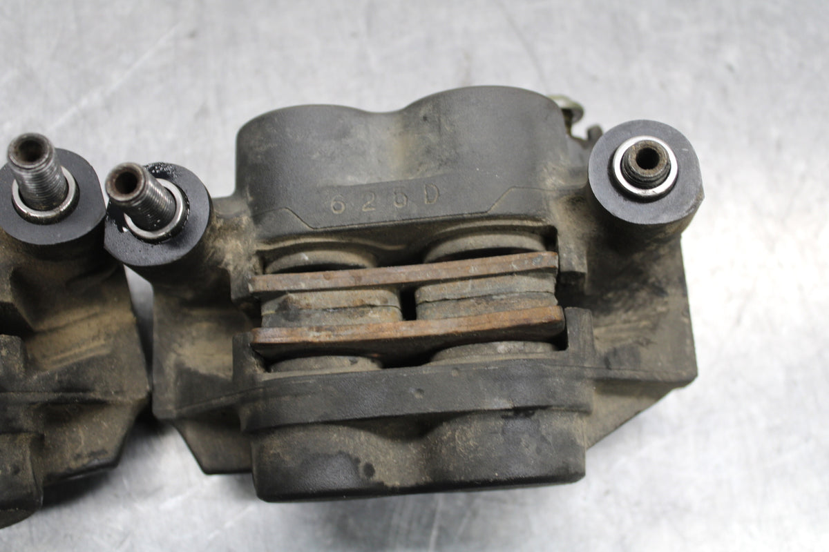 06-07 YAMAHA YZF R6 RIGHT LEFT FRONT BRAKE CALIPER SET PAIR CALIPERS BB742