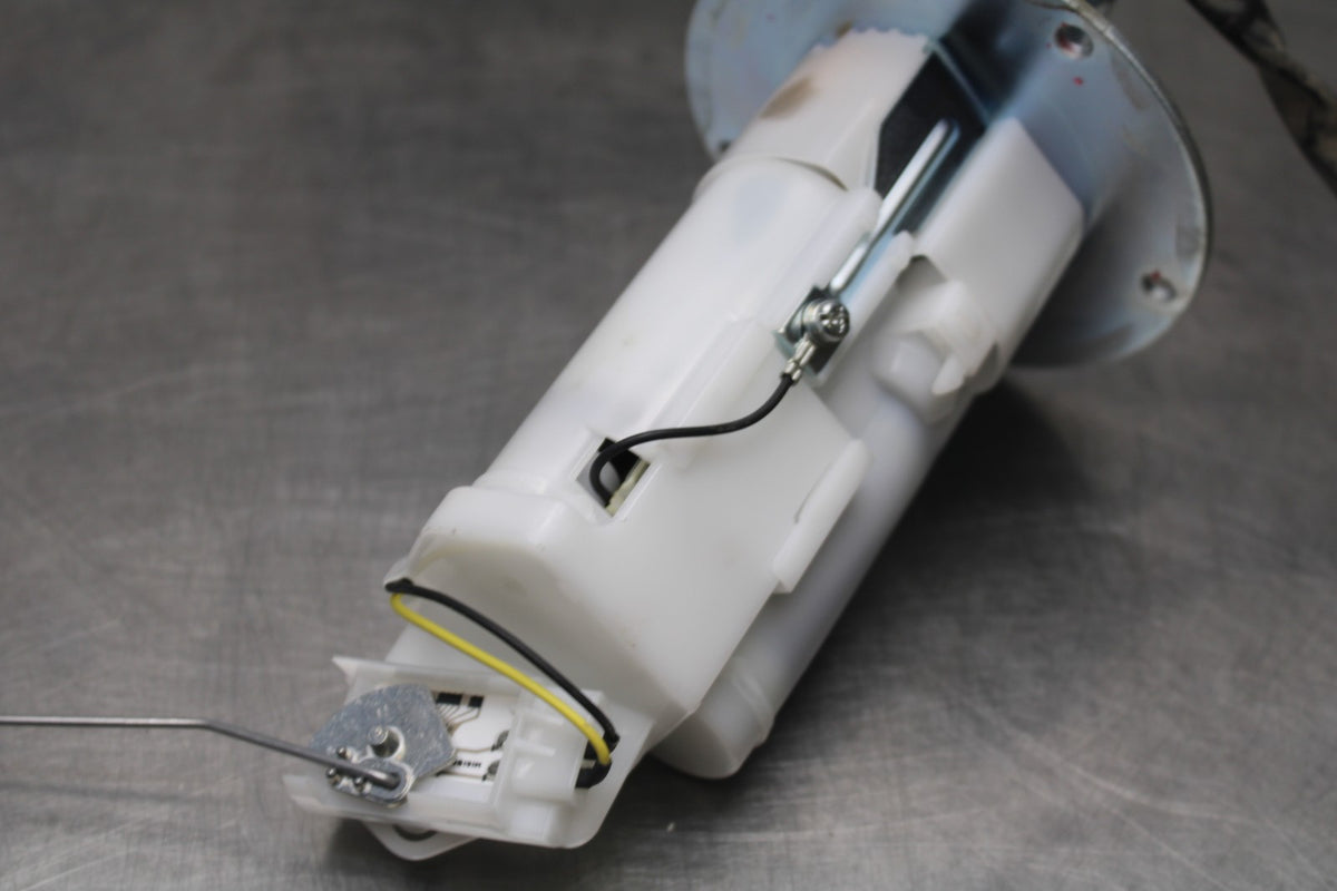 23-26 KAWASAKI NINJA ZX4RR FUEL PUMP GAS PETROL SENDER UNIT BB872