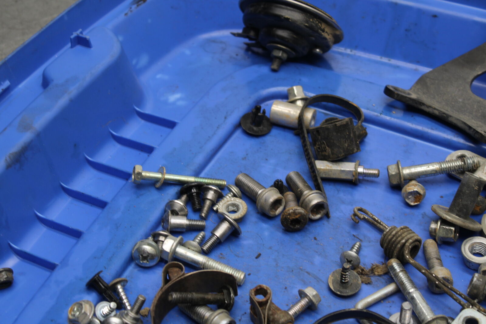 06-07 SUZUKI GSXR750 MOUNTING BOLTS HARDWARE MOTOR SCREWS BB670