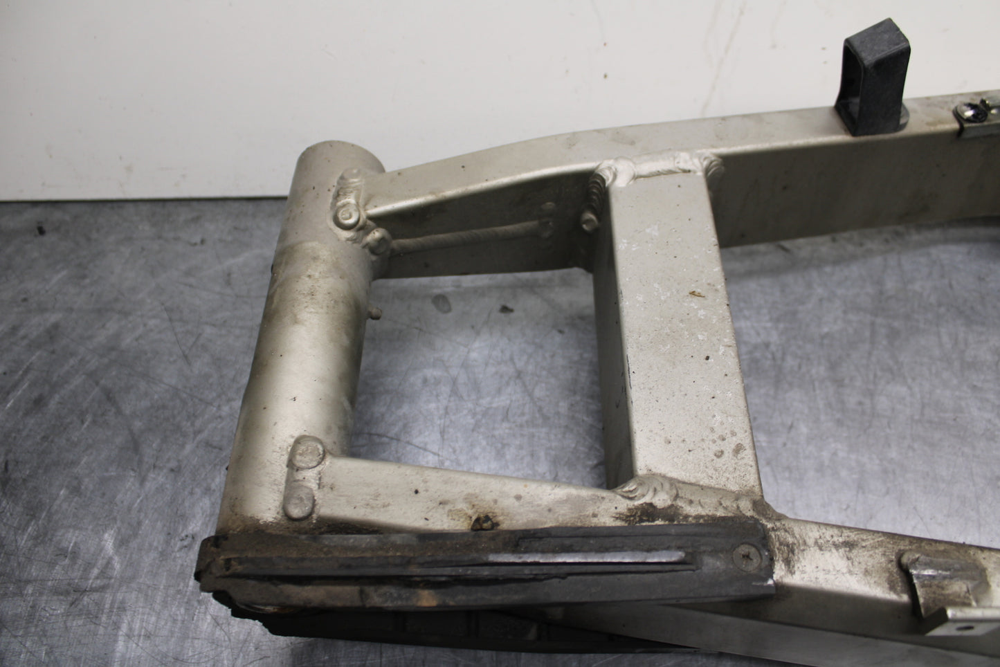 00-02 KAWASAKI NINJA ZX6R REAR SWINGARM BACK SUSPENSION SWING ARM BB750