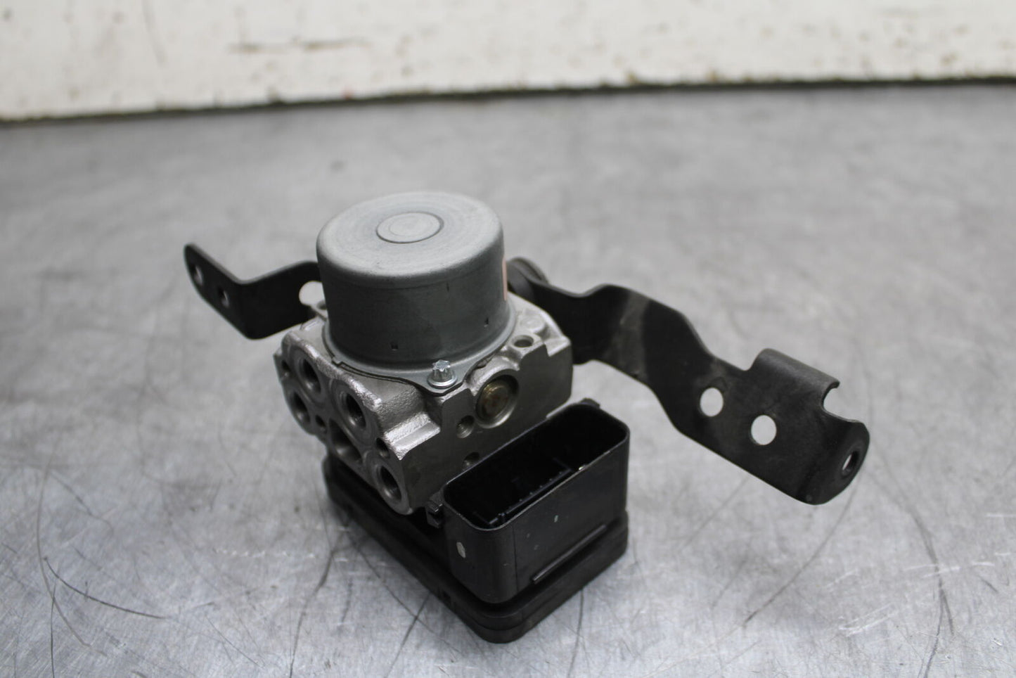 19-22 KAWASAKI Z400 ABS PUMP UNIT MODULE BB738