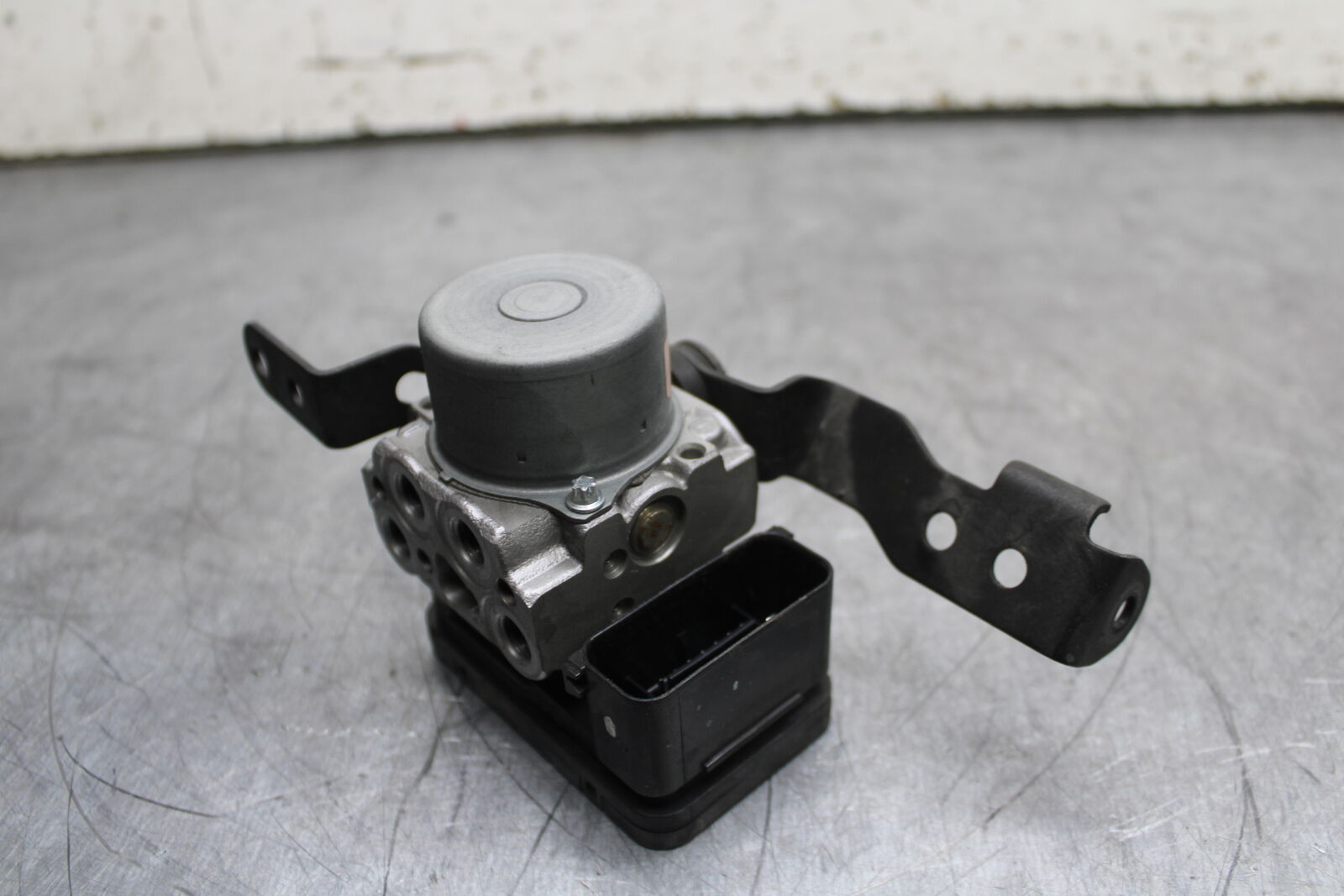 19-22 KAWASAKI Z400 ABS PUMP UNIT MODULE BB738