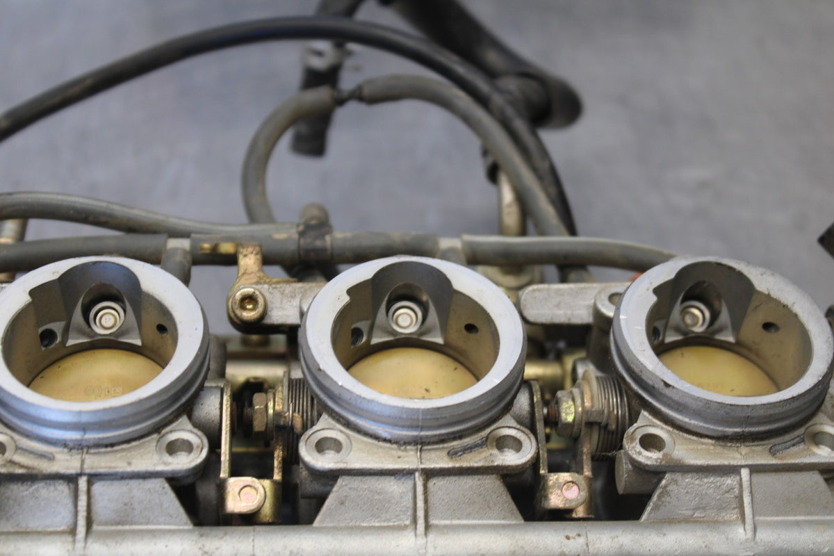 03-04 YAMAHA YZF R6 MAIN FUEL INJECTORS / THROTTLE BODIES BB890