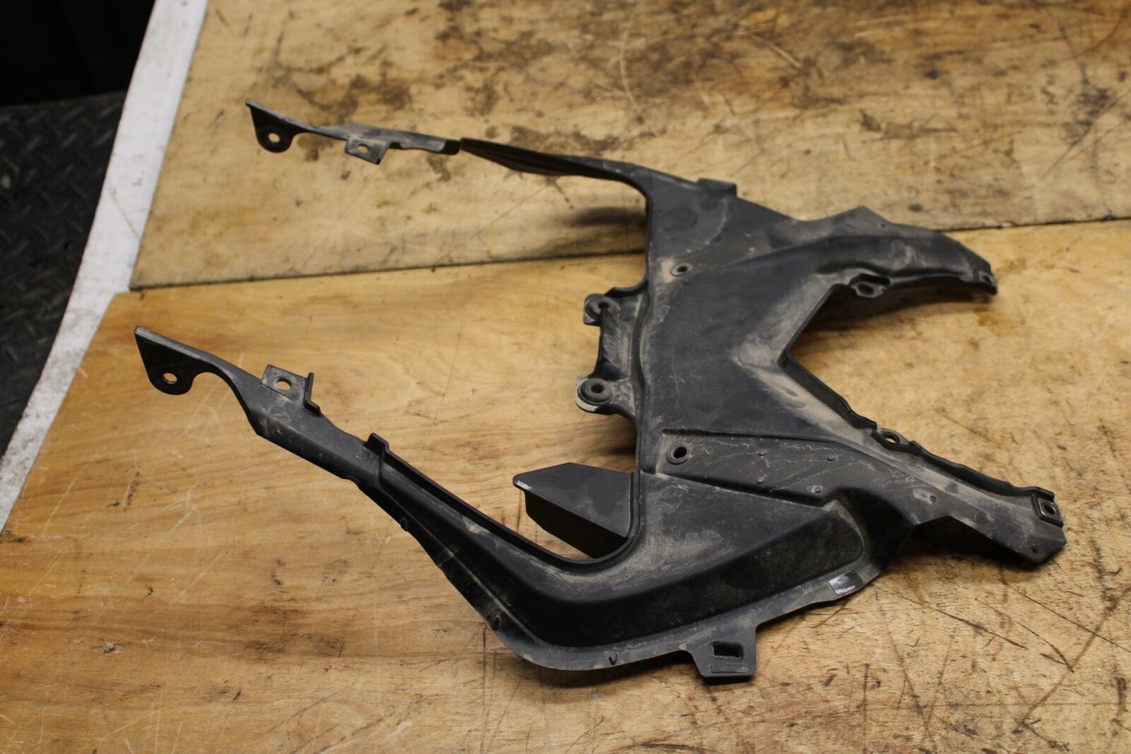 19-20 KAWASAKI NINJA ZX6R CENTER REAR BACK TAIL FAIRING COVER TRIM COWL BB338