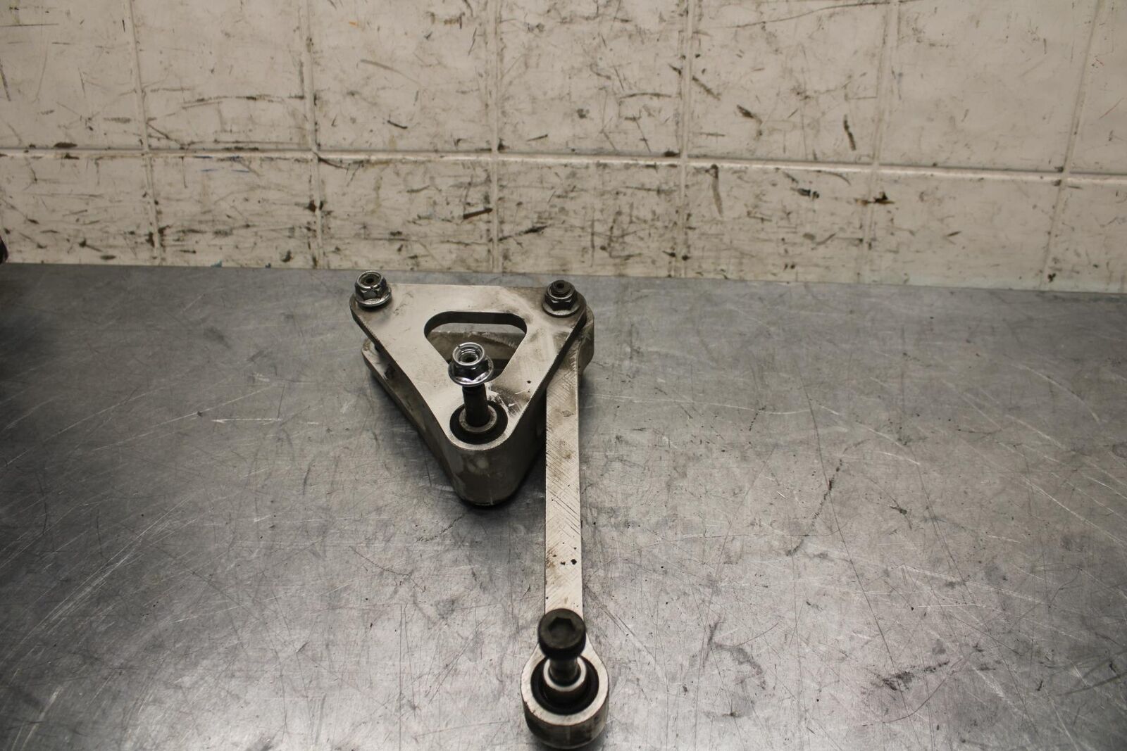2007 Yamaha YZF R1 REAR DOGBONE SHOCK LINKAGE LINK BB575