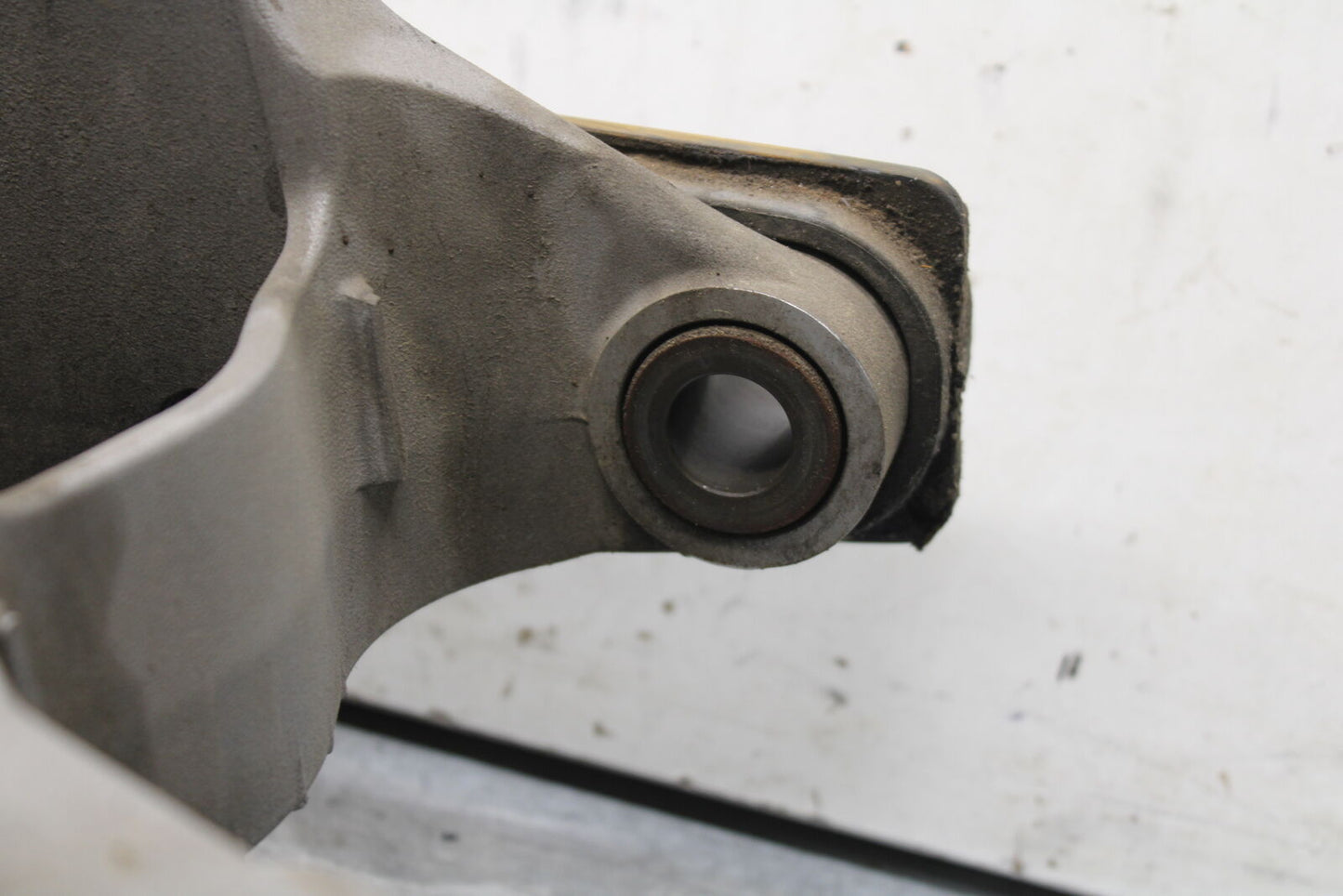 05-06 HONDA CBR600RR REAR SWINGARM SWING ARM 52200-MEE-D00  BB655