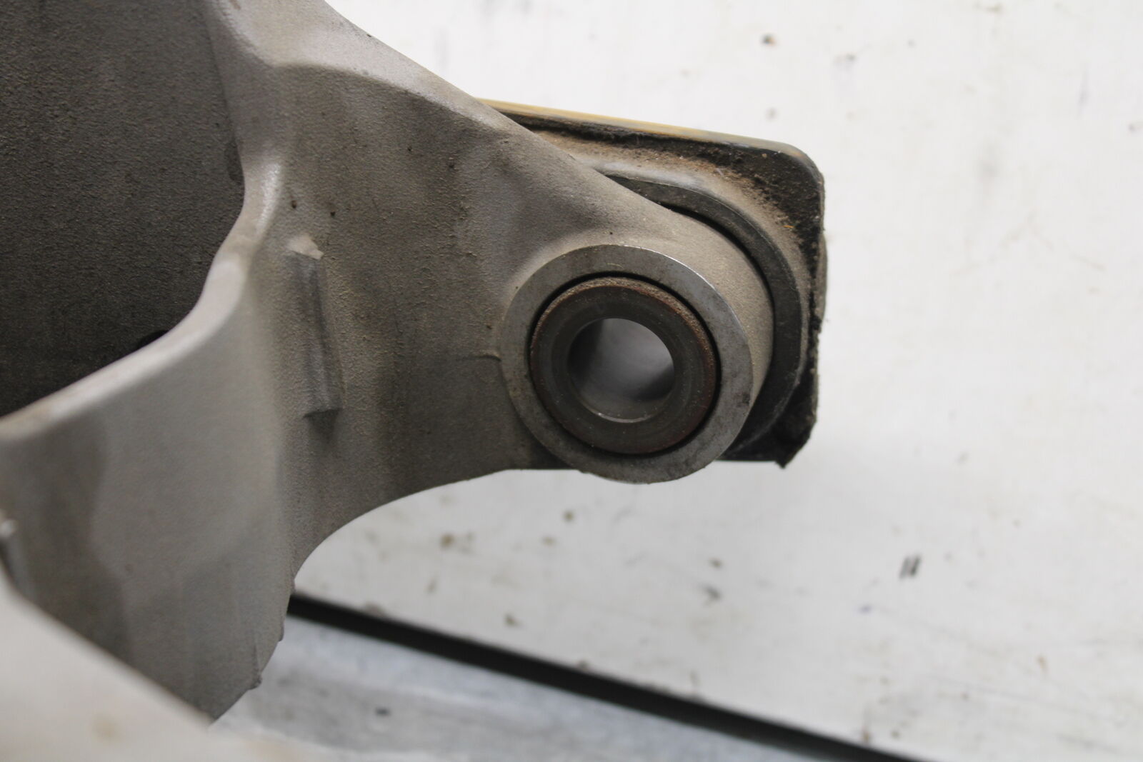 05-06 HONDA CBR600RR REAR SWINGARM SWING ARM 52200-MEE-D00  BB655