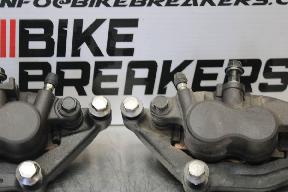 09-15 YAMAHA FZ6R RIGHT LEFT FRONT BRAKE CALIPER SET PAIR CALIPERS BB161