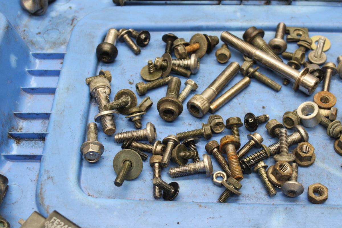 03 YAMAHA YZF R1 MOUNTING BOLTS HARDWARE SCREWS BB895