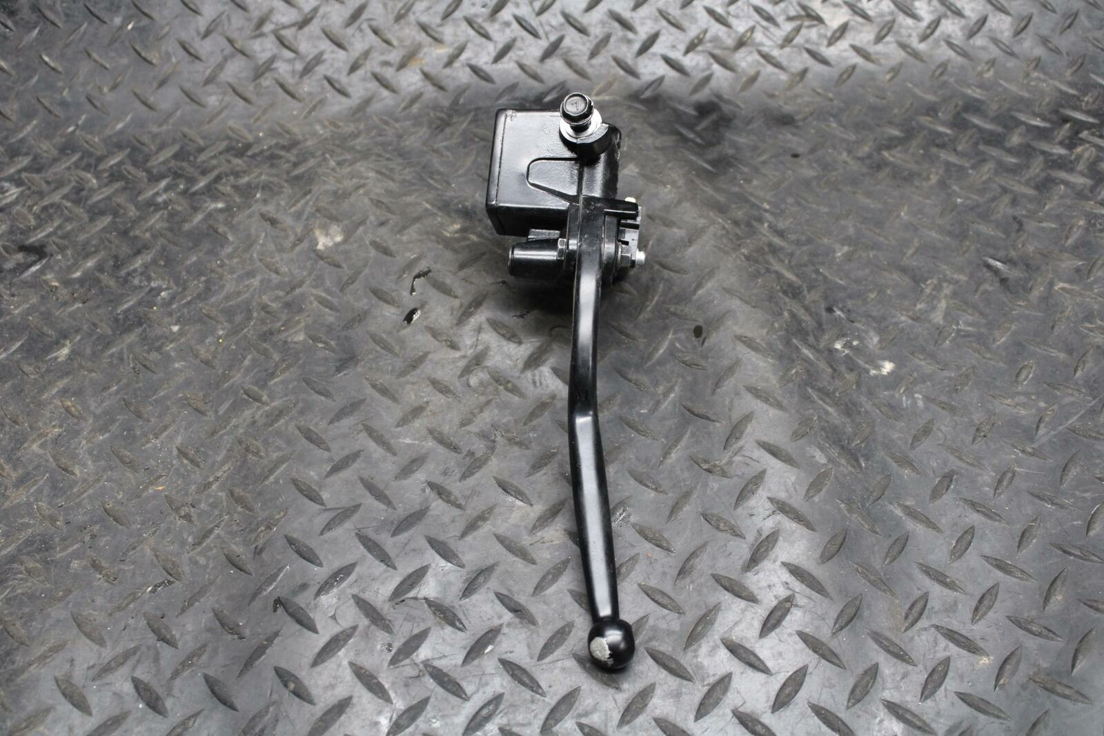 17 KAWASAKI NINJA 300 FRONT BRAKE MASTER CYLINDER w/ LEVER 43015-0622 BB215