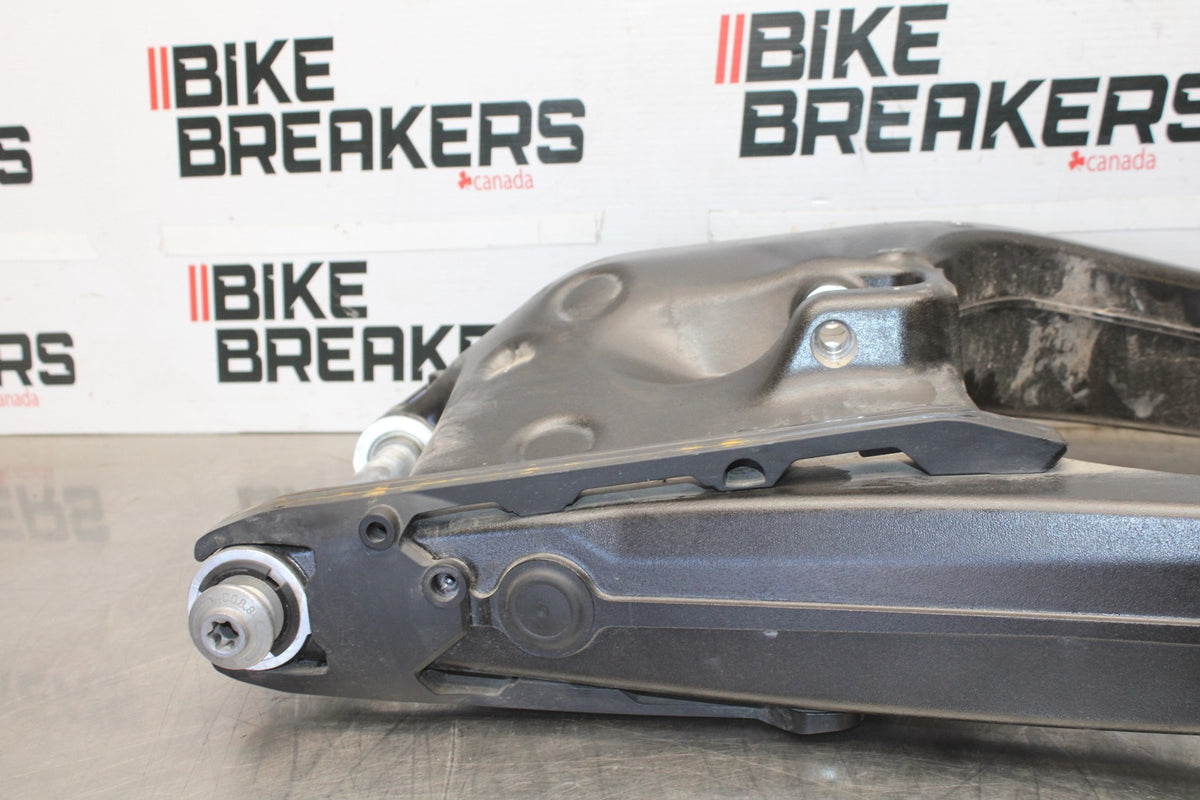 20-23 BMW F900R REAR SWINGARM BACK SUSPENSION SWING ARM BB923