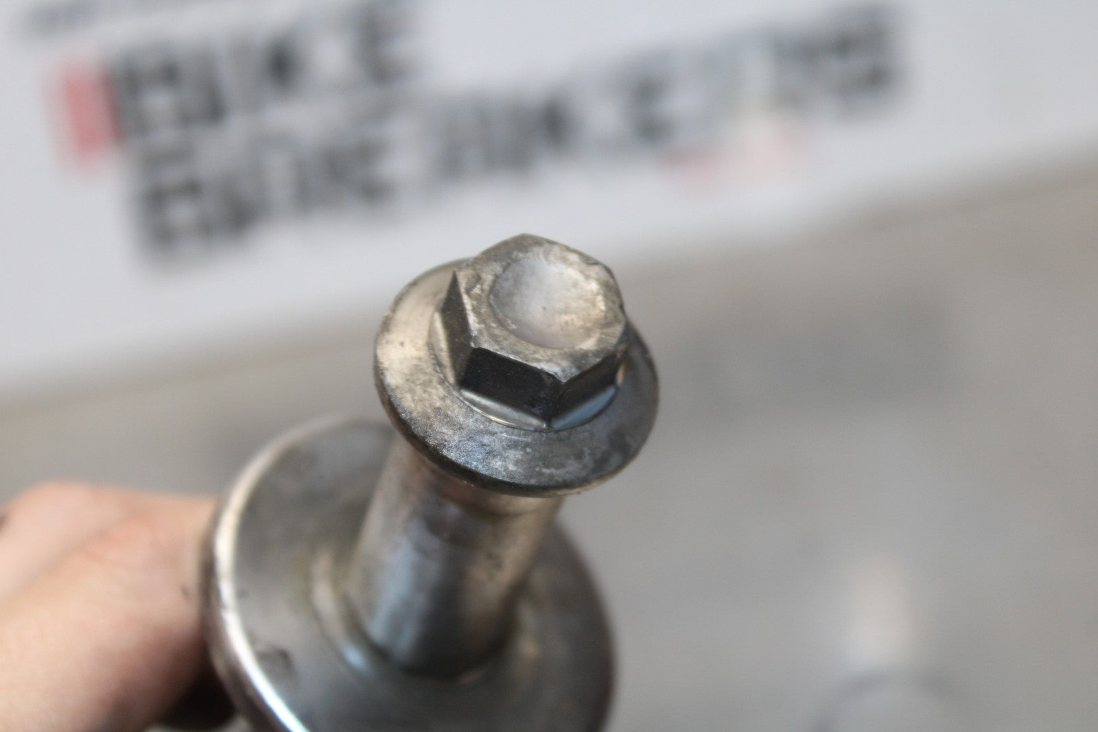 03-08 KAWASAKI VULCAN 1600 REAR AXLE BACK WHEEL RIM PIVOT BOLT AXEL BB196