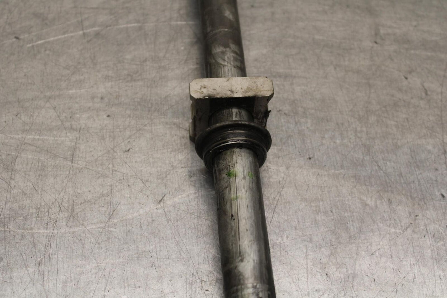 05-06 HONDA CBR600RR REAR AXLE BACK WHEEL RIM BOLT AXEL 42301-MEE-D00 BB624