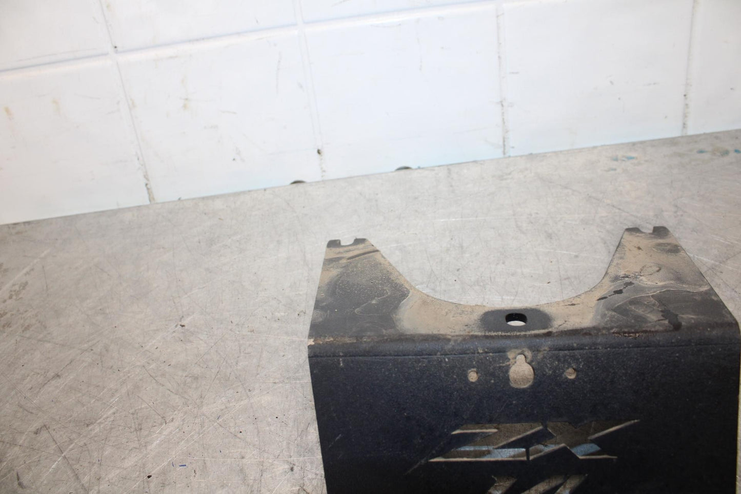 06-07 KAWASAKI NINJA ZX14R AFTERMARKET REAR BACK TAIL LIGHT MOUNT BRACKET bb433