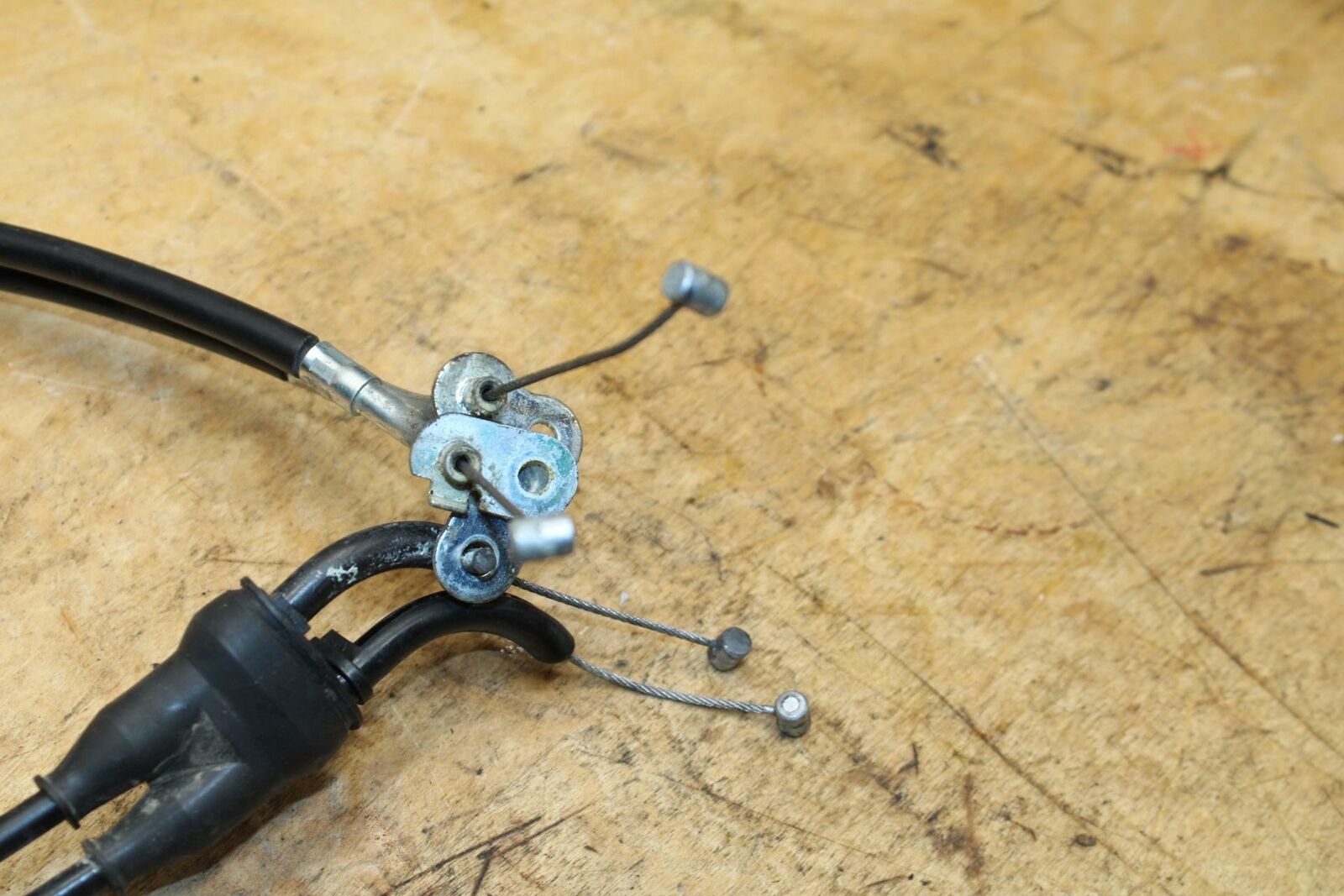 07-08 YAMAHA YZF R1 THROTTLE CABLES LINES BB337