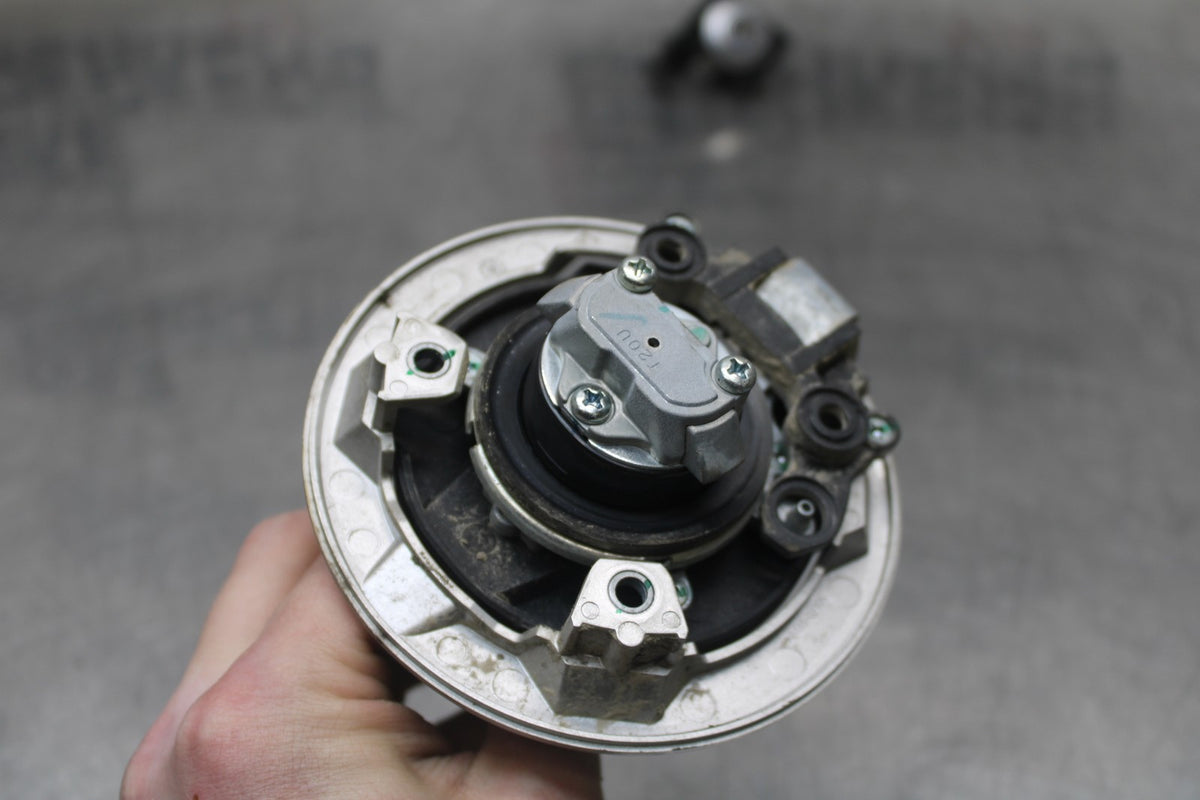 24-25 KAWASAKI NINJA ZX6R FUEL TANK GAS CAP & SEAT LOCK W/ KEY BB785
