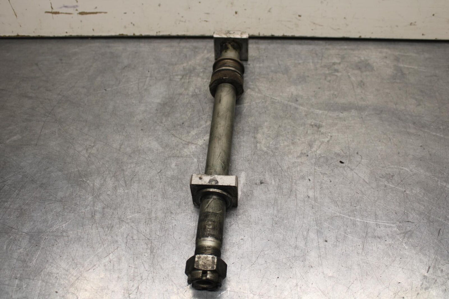 09-12 KAWASAKI NINJA ZX6R REAR AXLE BACK WHEEL RIM BOLT AXEL 41068-0035 BB617